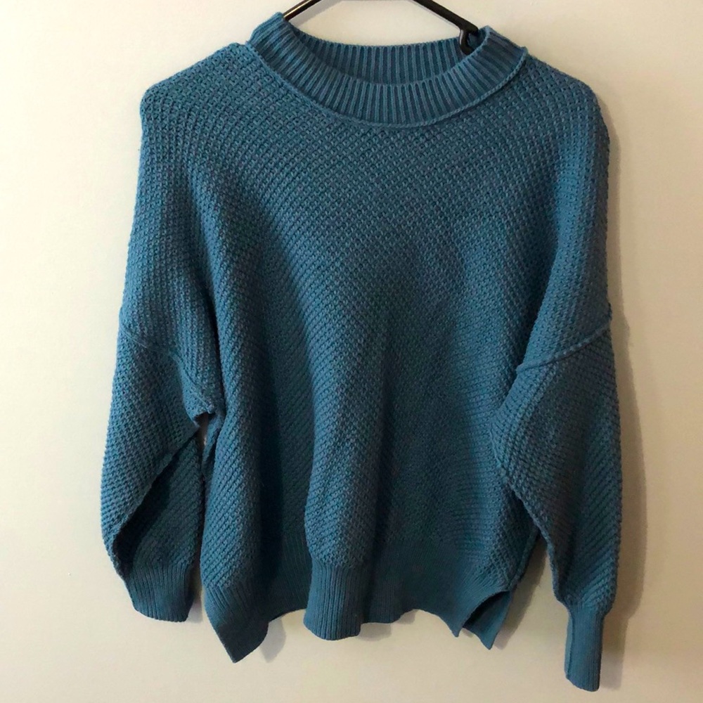 Size M Abercrombie sweater. Raw hem on sleeves.